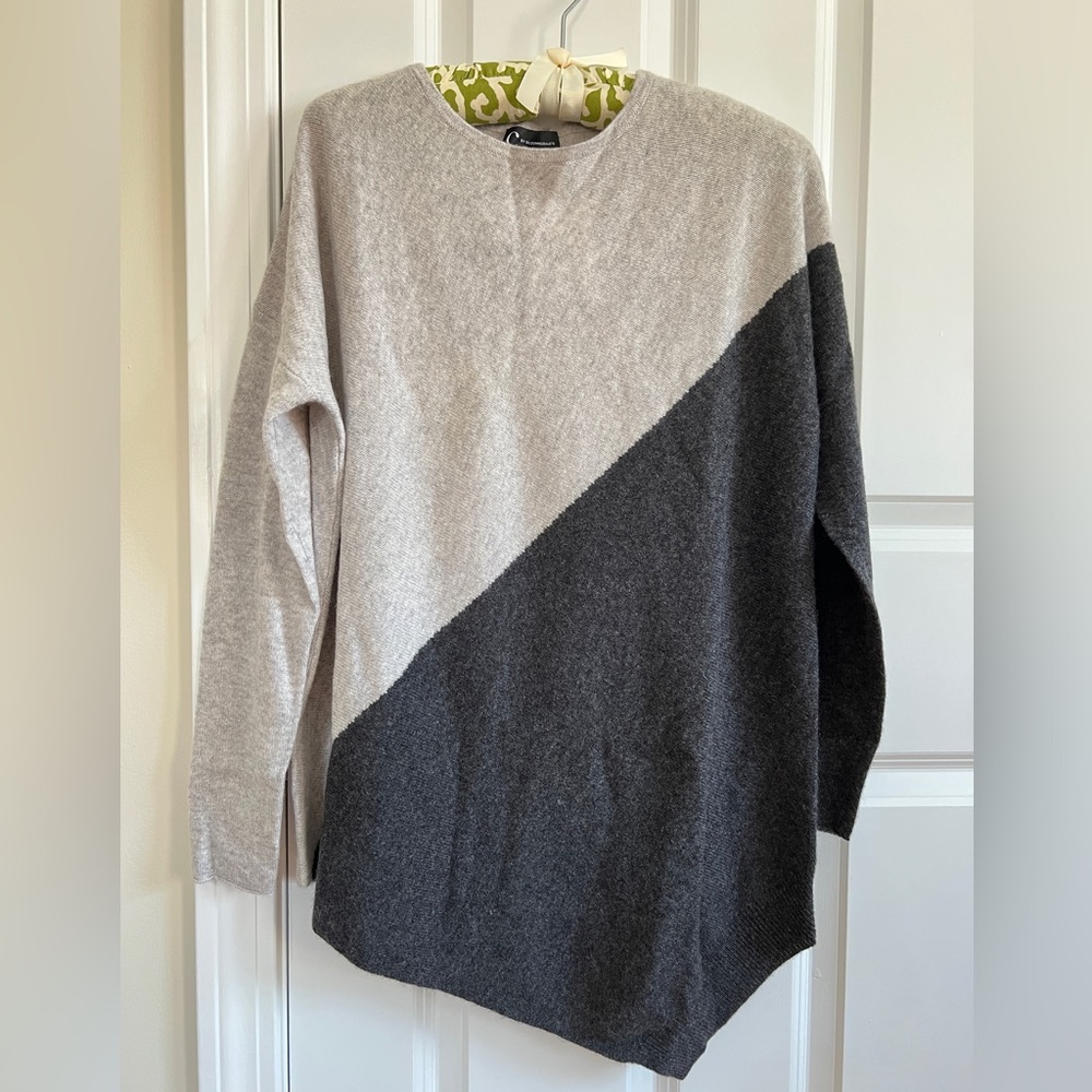 C by Bloomingdales 100% Cashmere Sweater Sz XS NWT